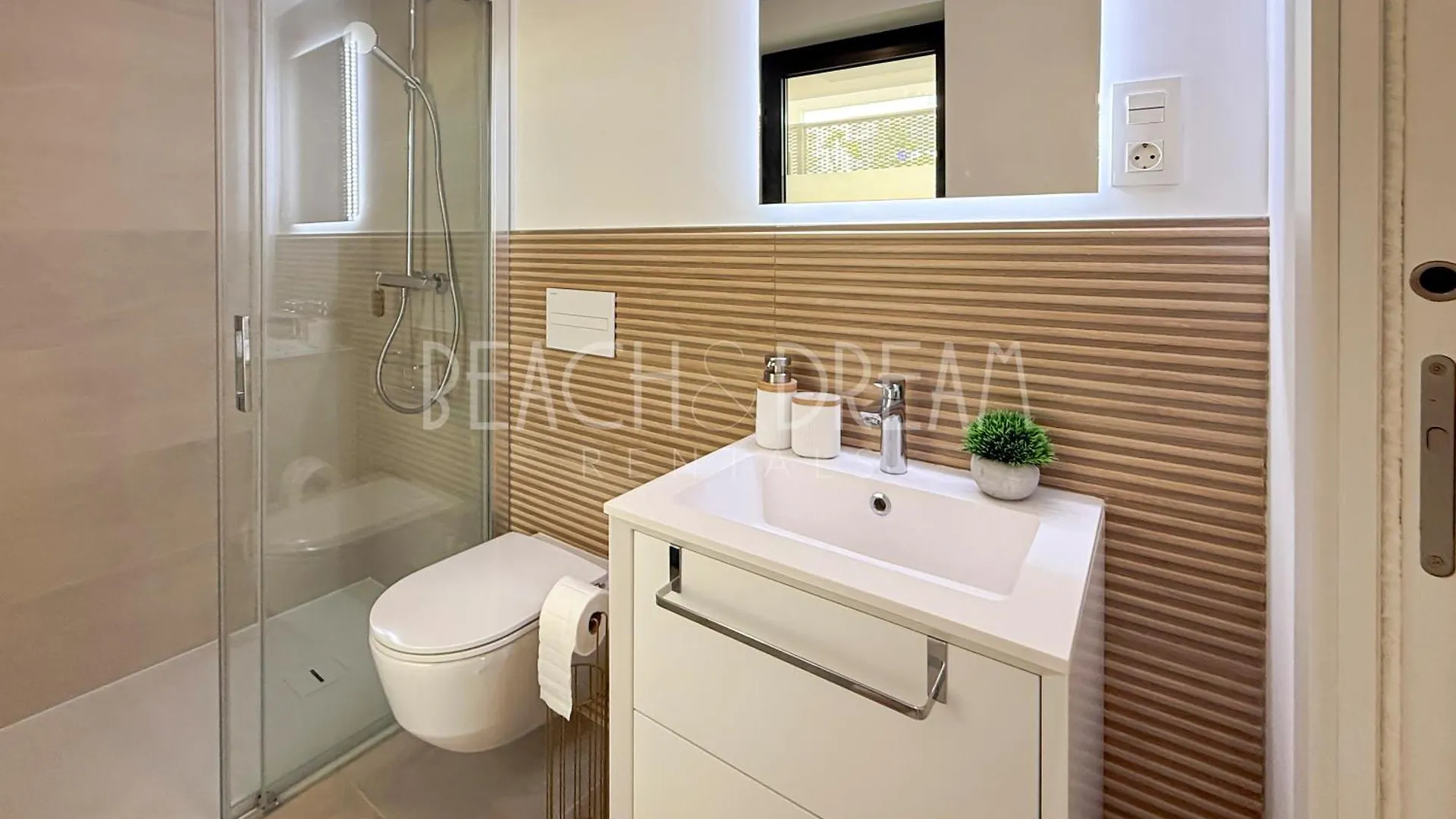 Amazing Apartment In Front Of The Sea - Splendid Fuengirola